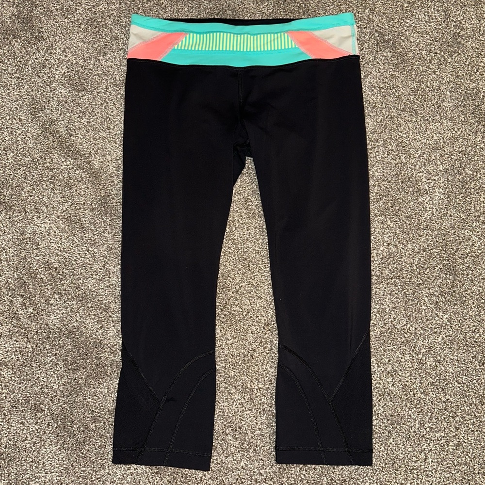 Lululemon patterned waistband crop leggings- 22” inseam